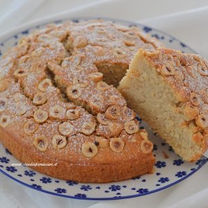 torta soffice alle nocciole