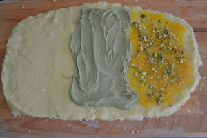 crostata arrotolata al pistacchio e marmellata di arance da farcire