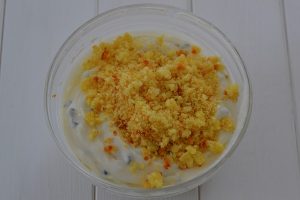 preparazione della crema di ricotta per iris al forno