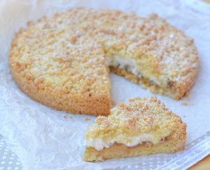 sbriciolata con ricotta e marmellata a fette