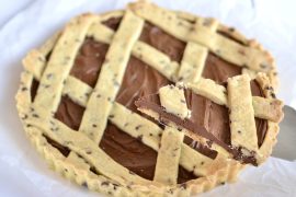CROSTATA CON GOCCE DI CIOCCOLATO E CREMA ALLE NOCCIOLE