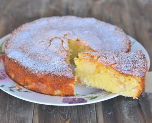 fetta di torta di mele al burro al limone