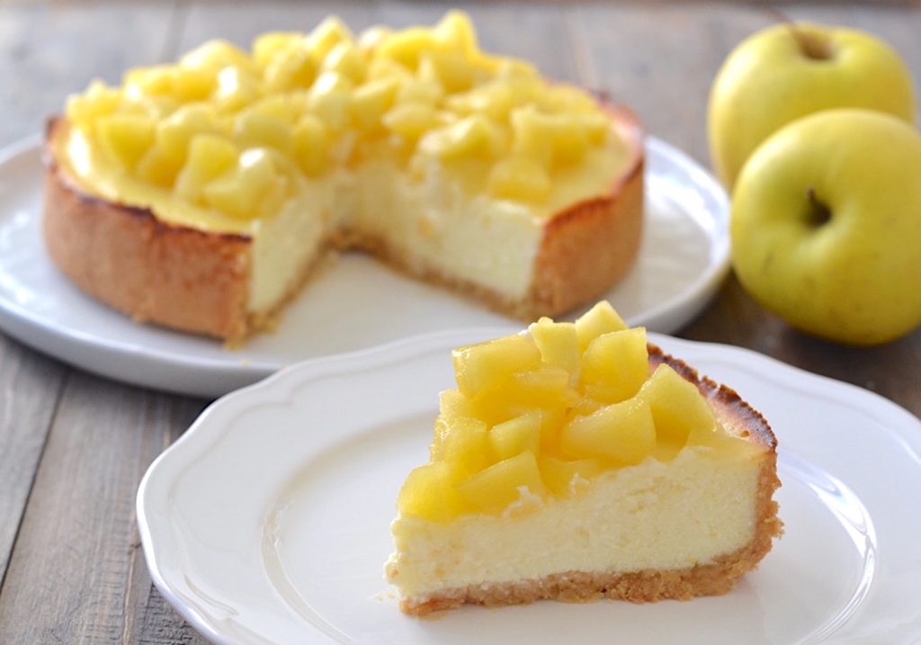fetta di cheesecake alle mele e ricotta